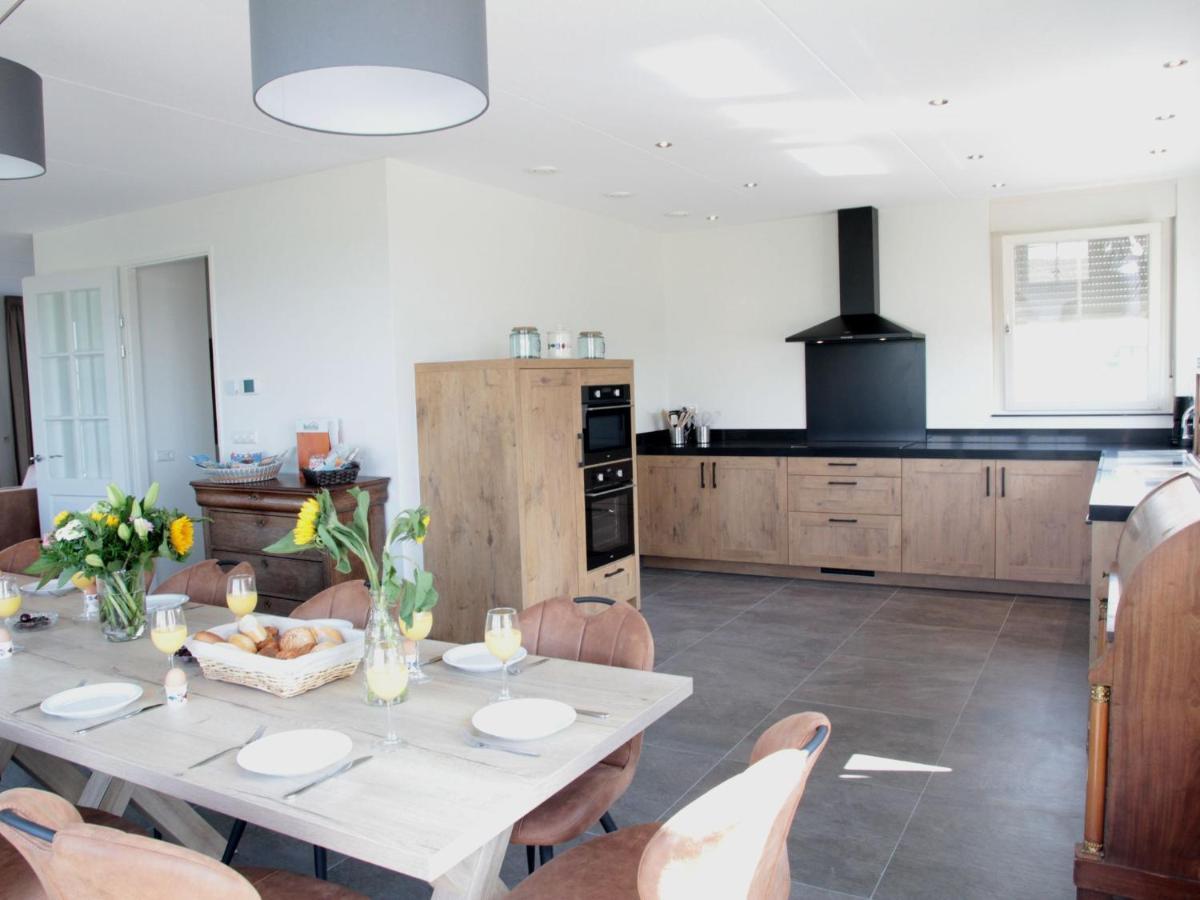 Beautiful And Spacious Villa With A Panoramic View Near The Beach Of Cadzand Luaran gambar